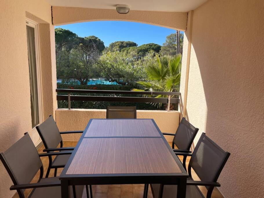 Bel Appartement Vue Sur Piscine 1 Chambre Fermee Et 1 Espace Cabine Saint-Raphaël Exteriér fotografie